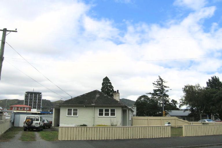 Photo of property in 2 Savage Crescent, Upper Hutt Central, Upper Hutt, 5018