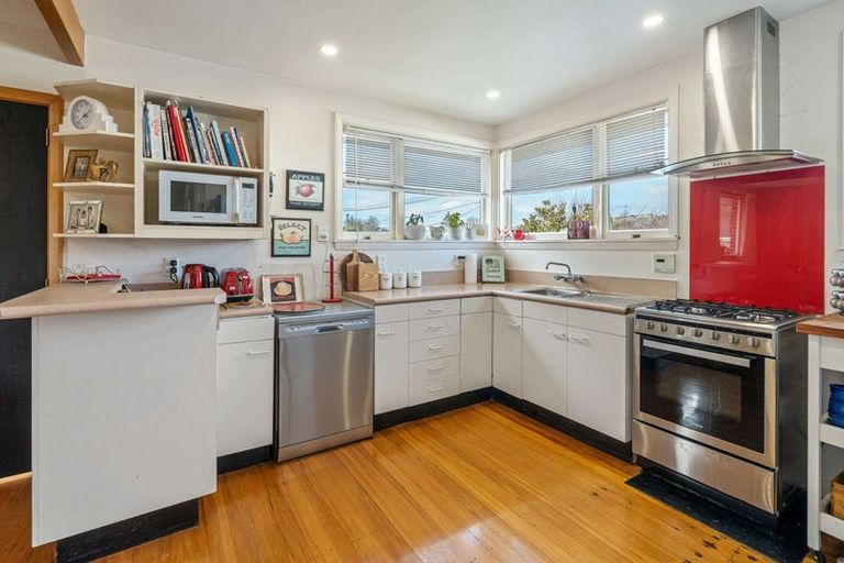 Photo of property in 14 Claxton Place, Saint Martins, Christchurch, 8022