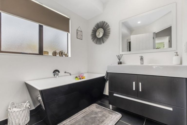 Photo of property in 1/7 Mirabell Place, Golflands, Auckland, 2013