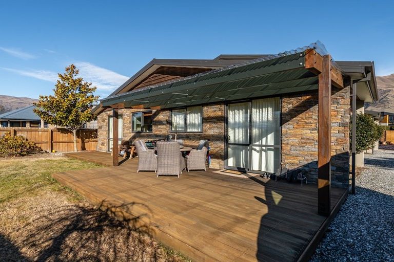 Photo of property in 5 Alpha Close, Wanaka, 9305