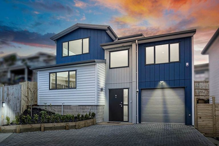 Photo of property in 29d Rotoiti Avenue, Pakuranga Heights, Auckland, 2010