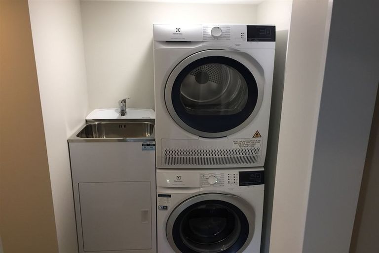 Photo of property in 76 Mount Pleasant Road, Mount Pleasant, Christchurch, 8081