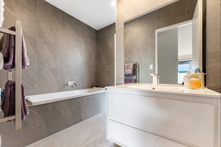 Photo of property in 14 Tauwaka Crescent, Riverhead, 0820