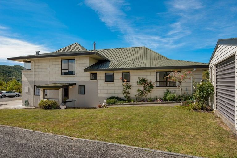 Photo of property in 108 Moana View Road, Waikawa, Picton, 7220