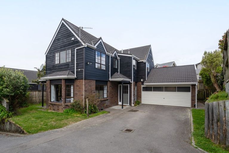 Photo of property in 6 Ellwood Place, Churton Park, Wellington, 6037