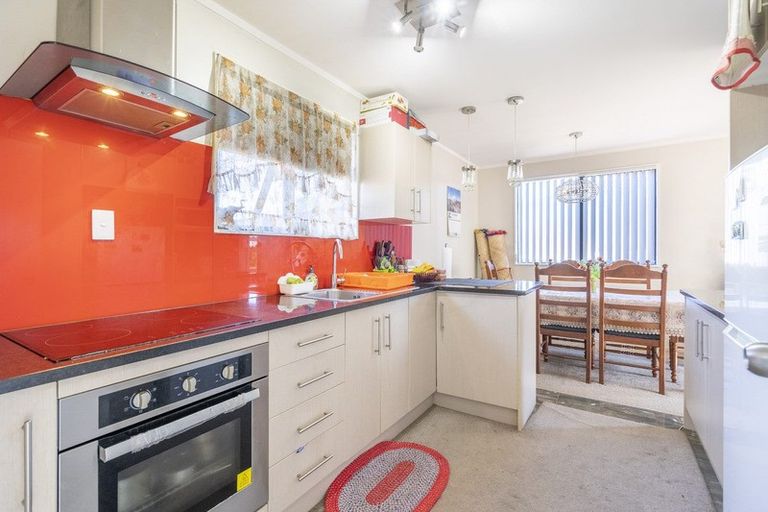 Photo of property in 2/19 Janese Place, Weymouth, Auckland, 2103