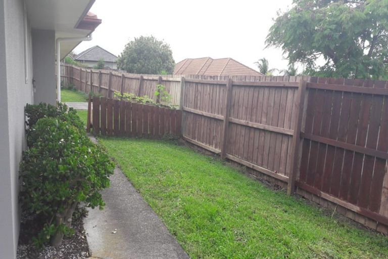 Photo of property in 6 Cretian Crescent, Henderson, Auckland, 0612