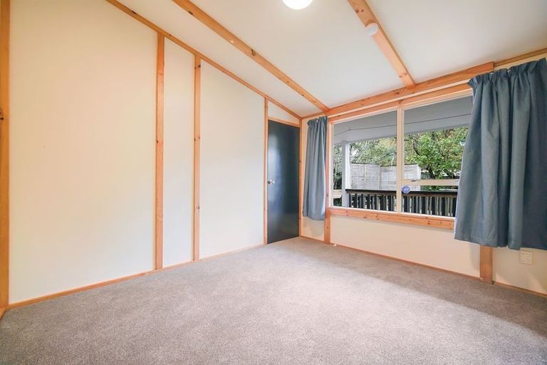Photo of property in 2/14 Fernlea Rise, Bayview, Auckland, 0629
