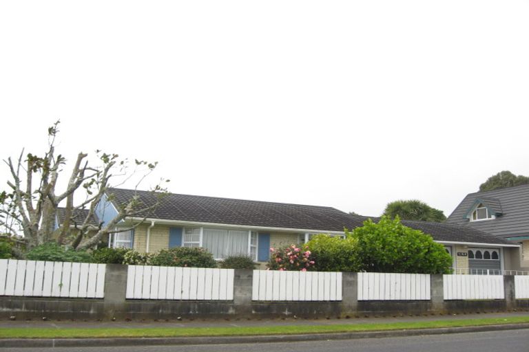 Photo of property in 15 Dixon Street, Oakura, 4314