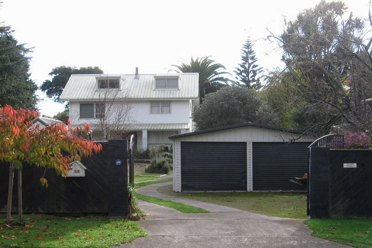Photo of property in 18 Kauri Road, Waikanae, 5036