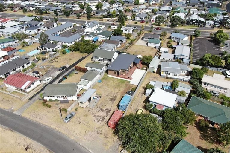 Photo of property in 114 Tamaki Road, Whangamata, 3620