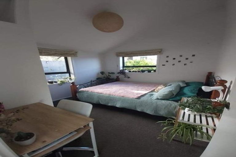 Photo of property in 24 Bedford Street, Northland, Wellington, 6012