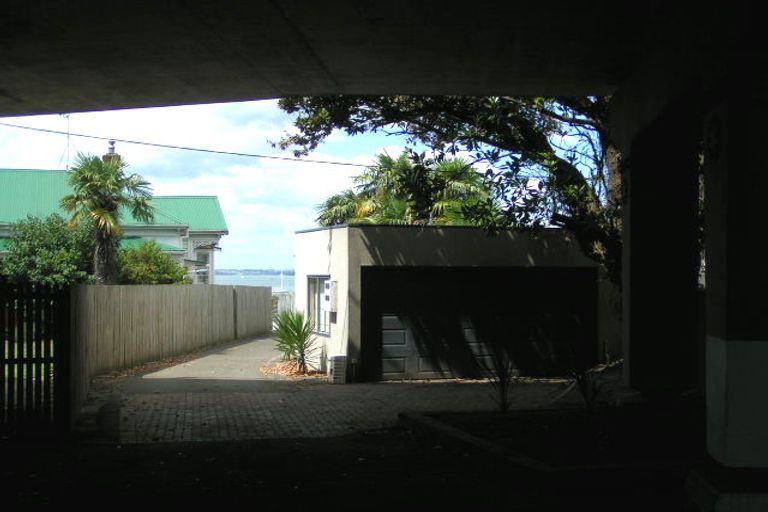 Photo of property in 1/7 Princes Street, Northcote Point, Auckland, 0627