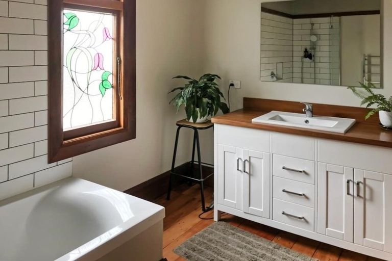 Photo of property in 82 Napier Terrace, Hospital Hill, Napier, 4110