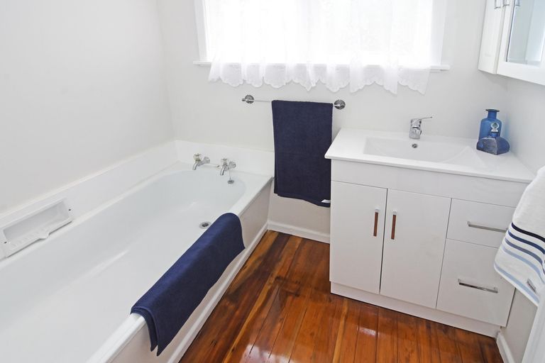 Photo of property in 24 Fergusson Street, Solway, Masterton, 5810