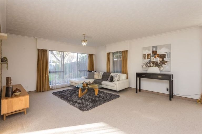Photo of property in 11 Jamell Place, Avonhead, Christchurch, 8042