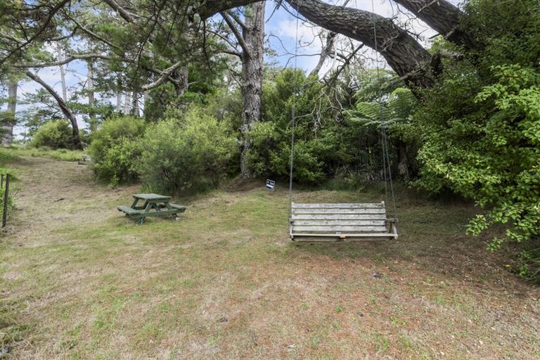 Photo of property in 126 Candia Road, Henderson Valley, Auckland, 0614