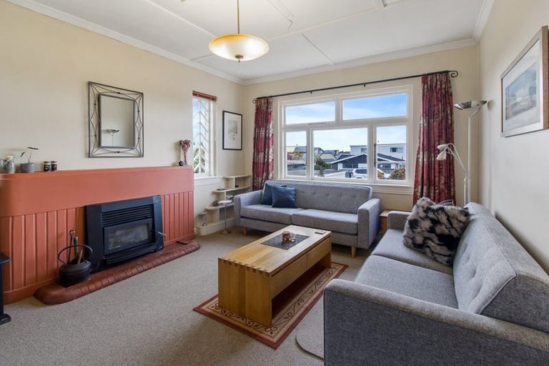 Photo of property in 98 Avenue Road, West End, Timaru, 7910