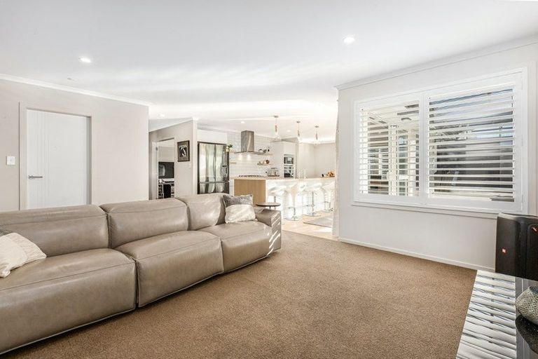 Photo of property in 86 Queen Charlotte Drive, Aotea, Porirua, 5024