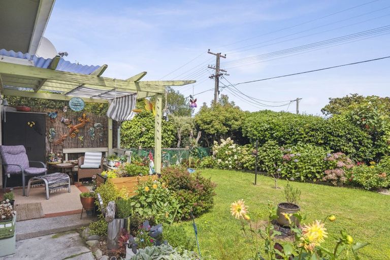 Photo of property in 15 Winara Avenue, Waikanae, 5036