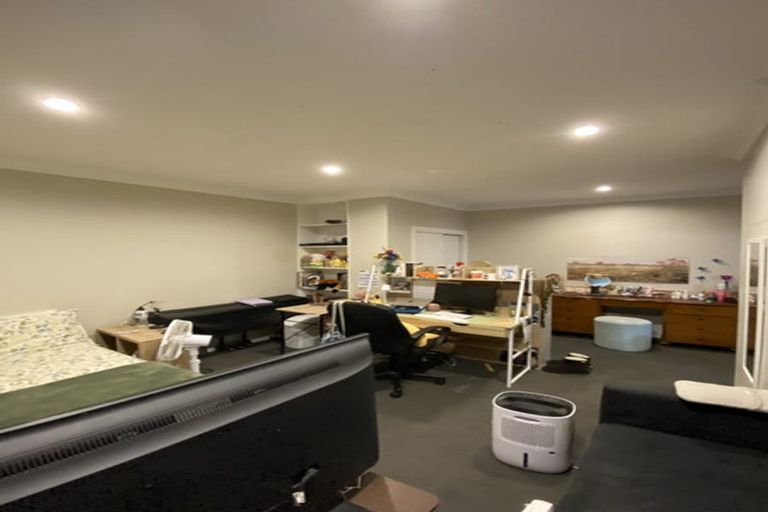 Photo of property in 70 Kelburn Parade, Kelburn, Wellington, 6012