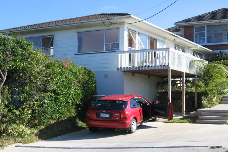 Photo of property in 1/1 Windsor Place, Windsor Park, Auckland, 0630