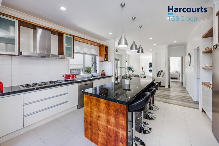 Photo of property in 2 Beatrice Place, Flat Bush, Auckland, 2016