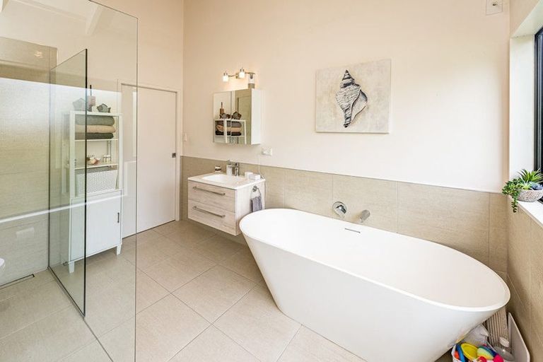 Photo of property in 50 Parkdale Drive, Aramoho, Whanganui, 4500