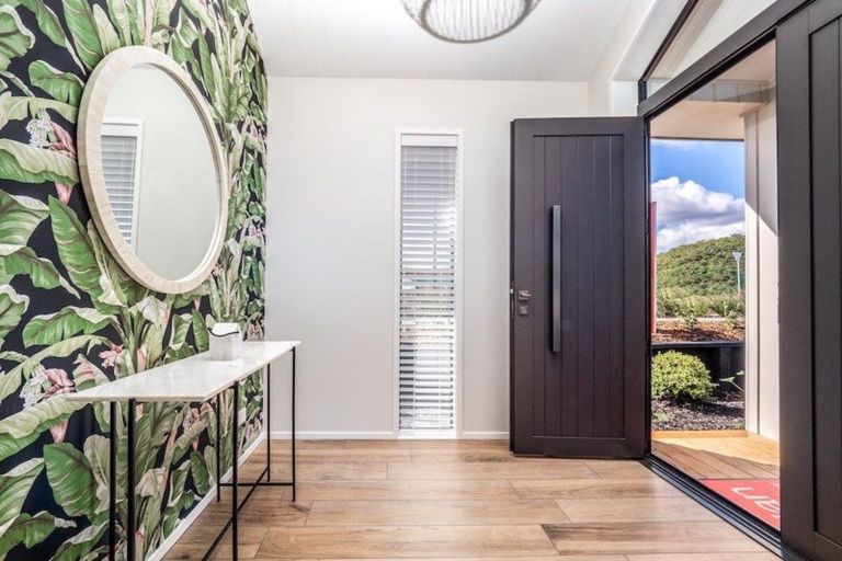 Photo of property in 2 Walter Lawry Road, Paerata, Pukekohe, 2124