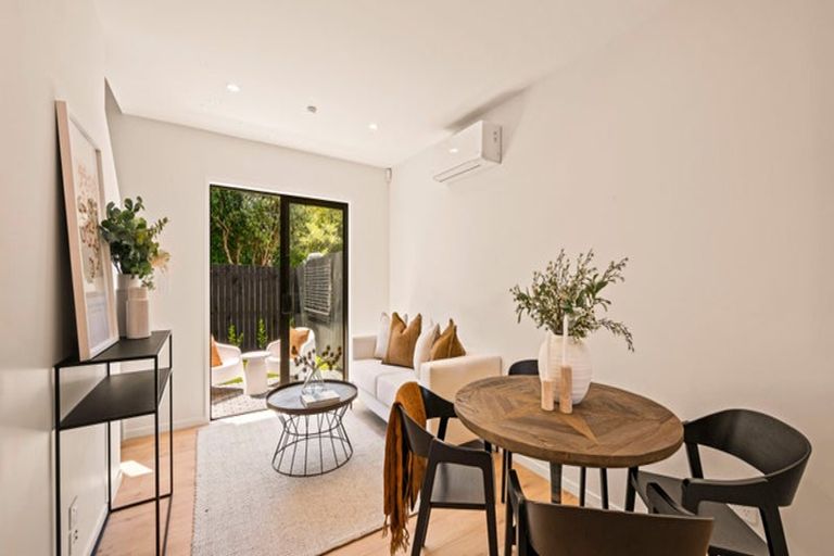 Photo of property in 5/721 Te Atatu Road, Te Atatu Peninsula, Auckland, 0610