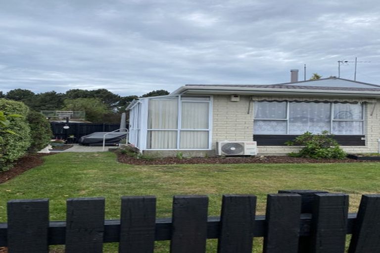 Photo of property in 1/10 Valecrest Avenue, Parklands, Christchurch, 8083