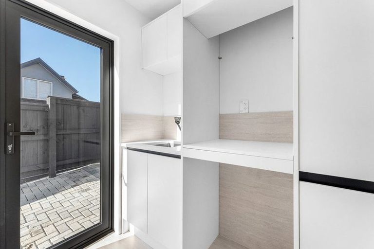 Photo of property in 2/19 Rodney Road, Northcote Point, Auckland, 0627