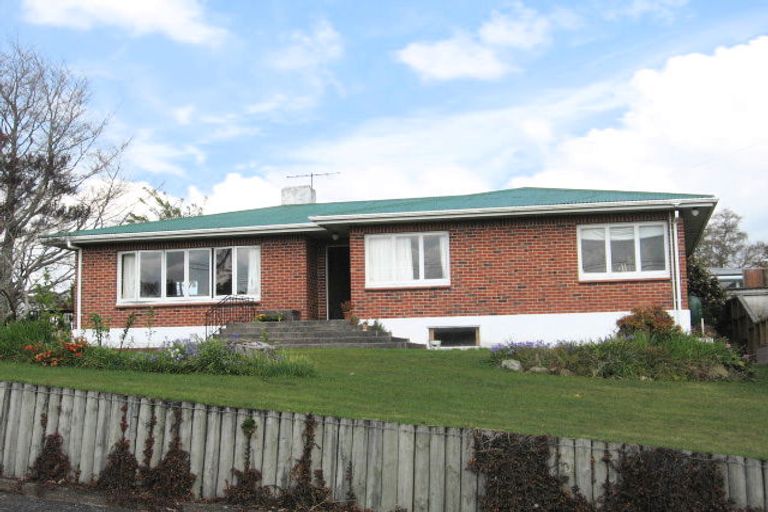 Photo of property in 3 Vista Place, Kawaha Point, Rotorua, 3010