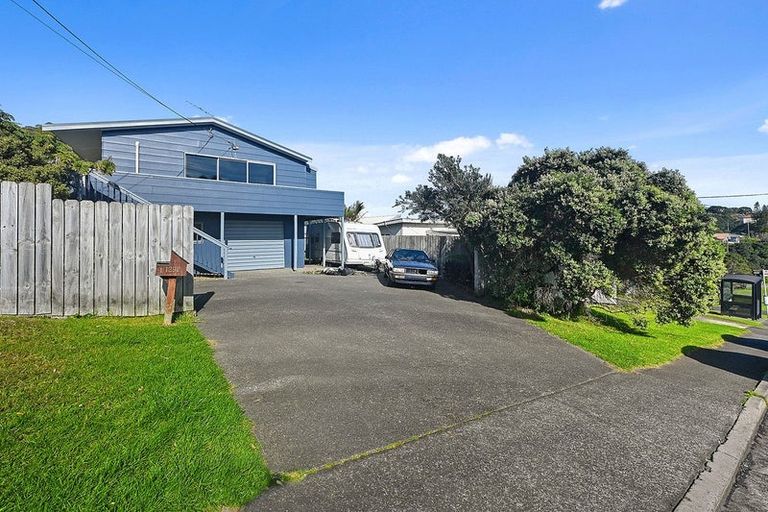 Photo of property in 1291 Whangaparaoa Road, Army Bay, Whangaparaoa, 0930