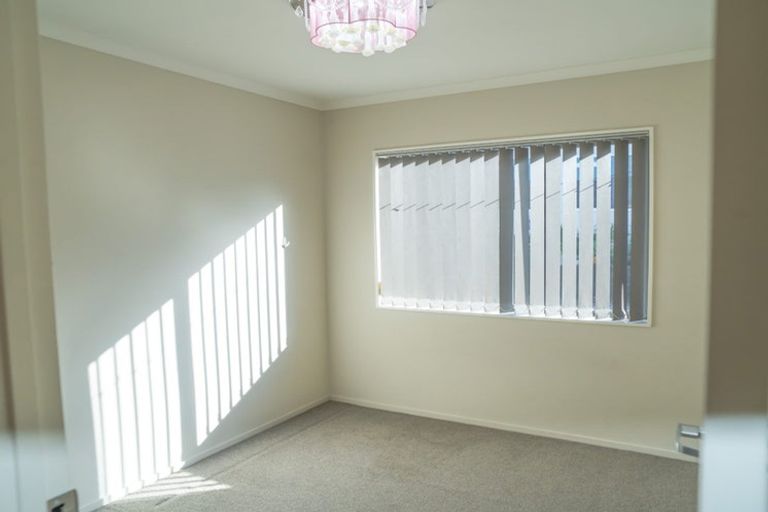 Photo of property in 17 Tiroroa Avenue, Te Atatu South, Auckland, 0610
