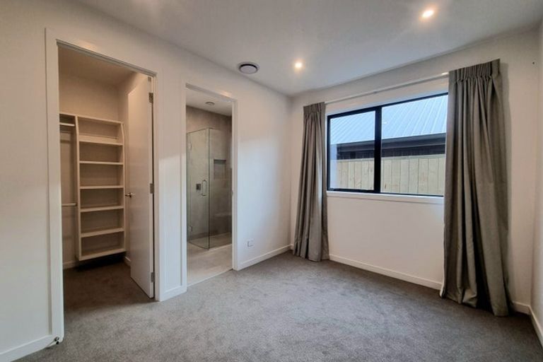 Photo of property in 8 Shelduck Road, Jacks Point, 9371