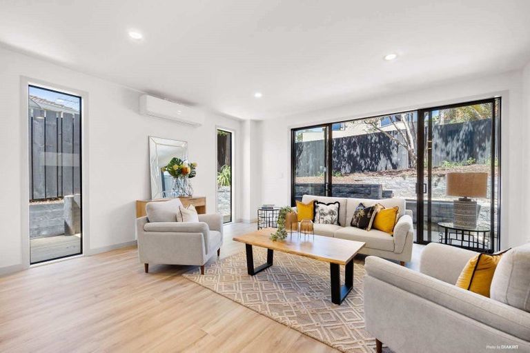 Photo of property in 43b Centorian Drive, Windsor Park, Auckland, 0632