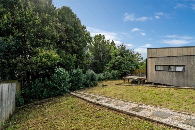 Photo of property in 2/20 Celeste Place, Totara Vale, Auckland, 0627