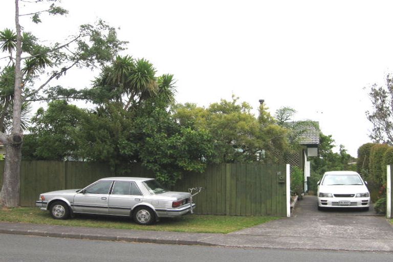 Photo of property in 15 Tamahere Drive, Glenfield, Auckland, 0629