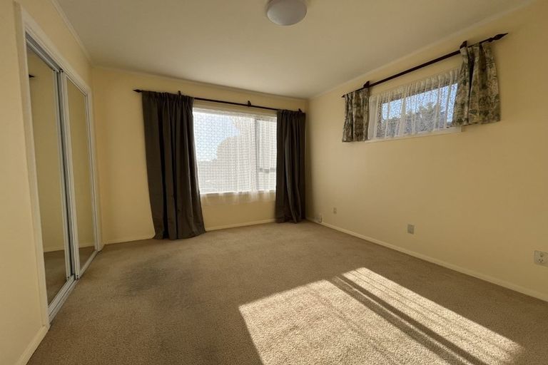 Photo of property in 8 Warrington Grove, Newlands, Wellington, 6037