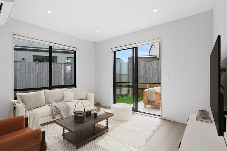 Photo of property in 15 Parkmore Drive, Rosehill, Papakura, 2113