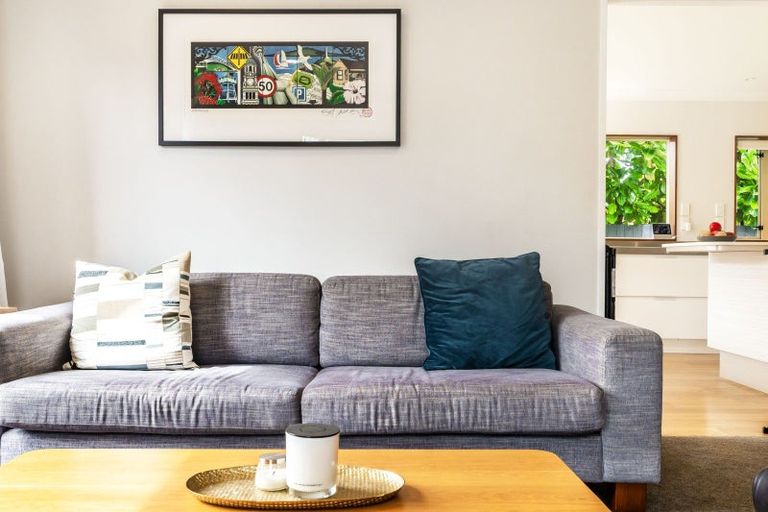 Photo of property in 5b Kawau Road, Greenlane, Auckland, 1061
