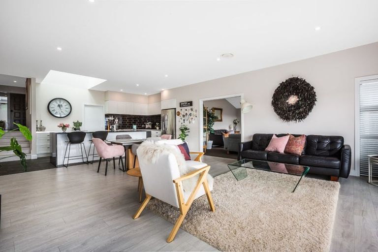 Photo of property in 10 Madeira Close, Whitby, Porirua, 5024