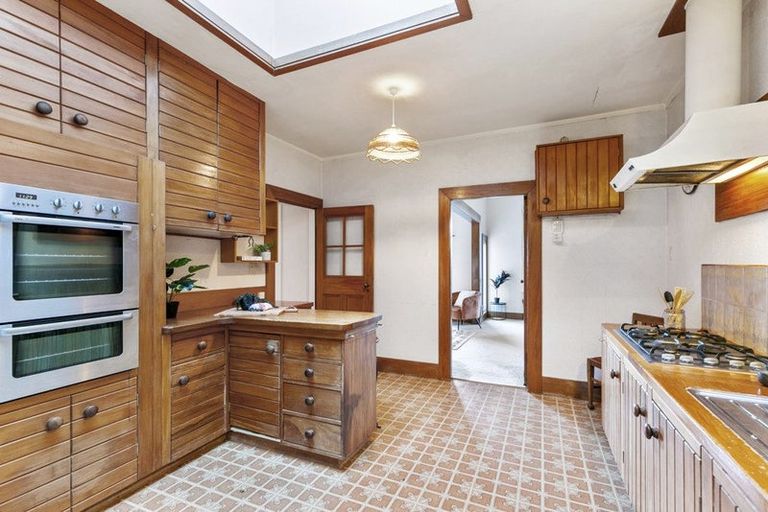 Photo of property in 61 Garden Road, Northland, Wellington, 6012