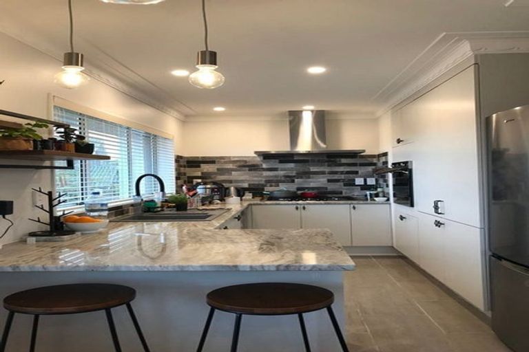 Photo of property in 1/1 Clearwater Cove, West Harbour, Auckland, 0618