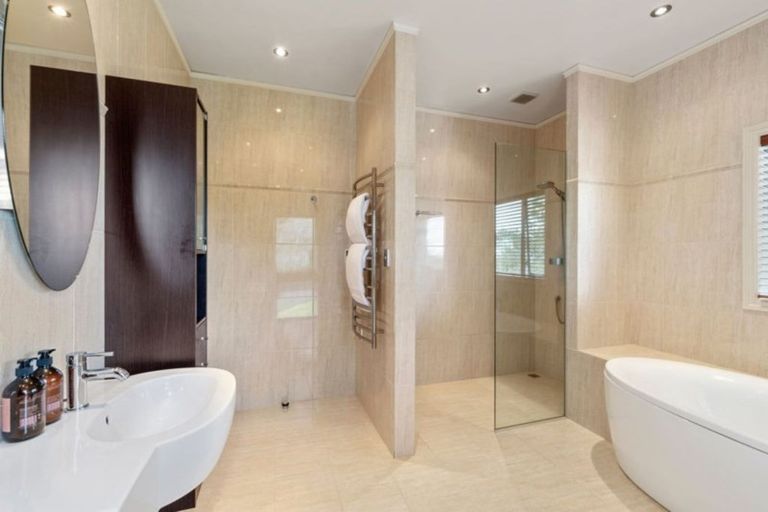 Photo of property in 132 Lonely Track Road, Redvale, Auckland, 0632