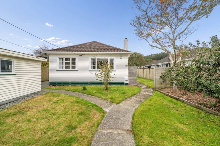 Photo of property in 74 Bledisloe Crescent, Wainuiomata, Lower Hutt, 5014