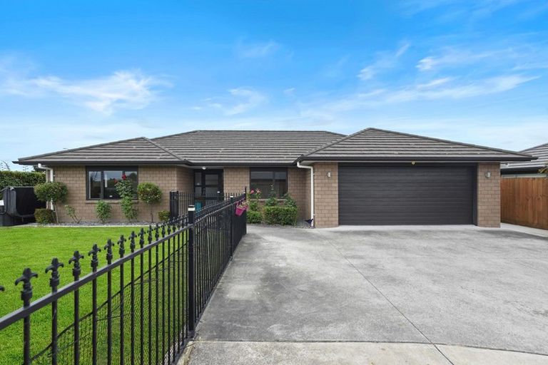 Photo of property in 8 Allgood Place, Rototuna North, Hamilton, 3210