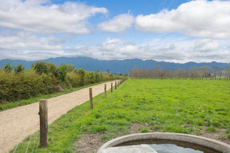 Photo of property in 131 School Road, Te Horo, Otaki, 5582