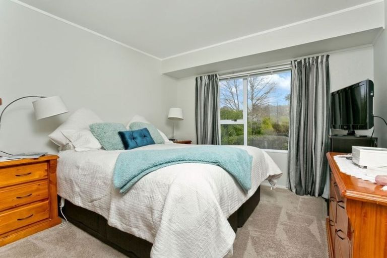 Photo of property in 74 Barbados Drive, Unsworth Heights, Auckland, 0632